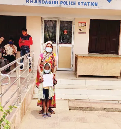 କରୋନାରେ କାମ କରାଇ ମଜୁରି ଦେଲାନି ଠିକାଦାର, ଥାନାର ଦ୍ବାରସ୍ଥ ହେଲେ ମହିଳା