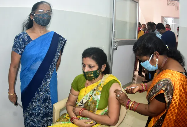 ଟିକାରେ ବି ଲିଙ୍ଗଗତ ଅସମାନତା: ଓଡ଼ିଶାରେ ହଜାରେ ପୁରୁଷରେ ନେଇଛନ୍ତି ୮୭୨ ମହିଳା