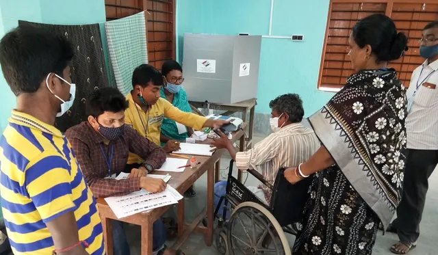 ଚତୁର୍ଥ ପର୍ଯ୍ୟାୟରେ ୭୩% ଭୋଟ୍‌: ଅପେକ୍ଷାକୃତ ଶାନ୍ତିପୂର୍ଣ୍ଣ ମତଦାନ, ବିଭିନ୍ନ ସ୍ଥାନରେ ଭୋଟ୍‌ ବର୍ଜନ