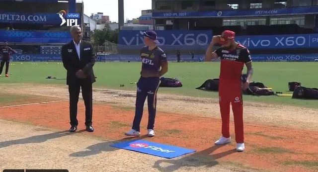 ଆଇପିଏଲ : ଟସ ଜିତି ବାଙ୍ଗାଲୋରର ବ୍ୟାଟିଂ ନିଷ୍ପତ୍ତି, ଫିଲ୍ଡିଂ ପାଇଁ ପଡ଼ିଆକୁ ଓହ୍ଲାଇବ କୋଲକାତା