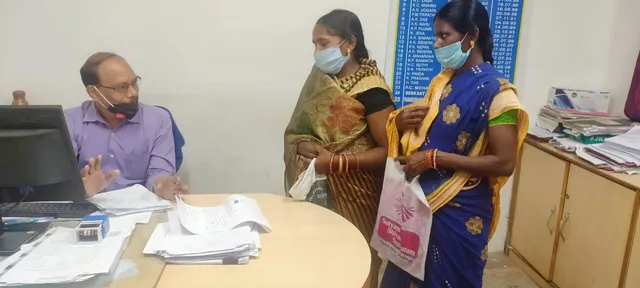 ଗ୍ରାହକ ସେବା କେନ୍ଦ୍ର ନାଁରେ ଗ୍ରାହକମାନଙ୍କ ଟଙ୍କା ଆତ୍ମସାତ ଅଭିଯୋଗ: ବିନିକା ଶାଖା ପରିଚାଳକଙ୍କୁ ଦାବିପତ୍ର