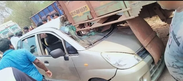 ଟ୍ରକ ପଛରେ ପିଟିହେଲା କାର: ୫ ଆହତ