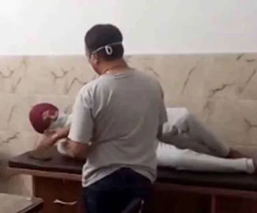 ଆଇସୋଲେସନରେ ଥିବା ସତ୍ତ୍ୱେ ନିଜ କ୍ଲିନିକରେ ରୋଗୀ ଦେଖିଲେ ଡାକ୍ତର