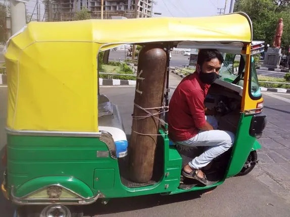 ଲୋକଙ୍କ ଆବଶ୍ୟକତା ଆଗରେ ଛୋଟ ପଡ଼ିଗଲା ନିଜ ସମସ୍ୟା, ଭେଟନ୍ତୁ ଭୋପାଳର ଅଟୋ ଆମ୍ବୁଲାନ୍ସ ନାୟକଙ୍କୁ