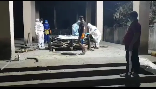 କରୋନା କାଳର ମାନବୀୟ ଚିତ୍ର; ରାମ ନାମ ଧରି ହିନ୍ଦୁଙ୍କ ଶବ ସତ୍କାର କଲେ ମୁସଲିମ ଯୁବକ