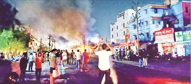 କିଟ୍ ଛକରେ ଭୟାବହ ଅଗ୍ନିକାଣ୍ଡ: ୫ ଦୋକାନ ଭସ୍ମୀଭୂତ, କୋଟିଏ ଟଙ୍କାର ସଂପତ୍ତି ନଷ୍ଟ