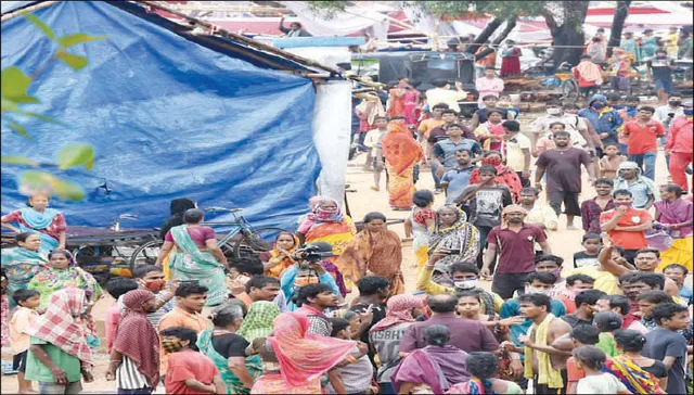 କଟକରେ ବସ୍ତିବାସିନ୍ଦାଙ୍କ ତୁମୁଳକାଣ୍ଡ: ବର୍ଷାପବନରେ ଅସ୍ଥାୟୀ ଘର ଭାଙ୍ଗିବାରୁ ଉତ୍ତେଜନା