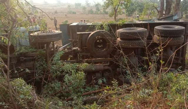 ଓଲଟିଲା ହାଇୱା, ଡ୍ରାଇଭର ମୃତ