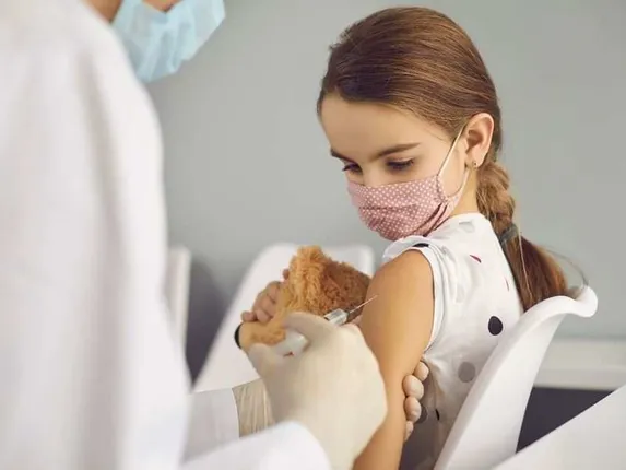 କରୋନା ପାଇଁ ୧୨ରୁ ୧୫ ବର୍ଷର ପିଲାଙ୍କୁ ଦିଆଯାଇପାରେ ଫାଇଜର ଟିକା