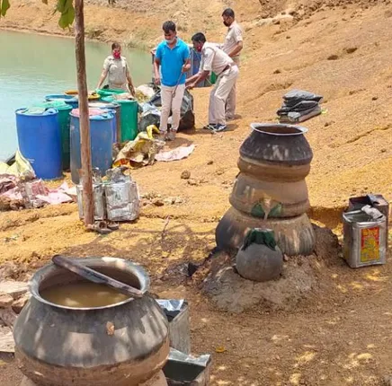 ଅବକାରୀ ଚଢ଼ଉ; ବିପୁଳ ପରିମାଣରେ ଦେଶୀ ଓ ବିଦେଶୀ ମଦ ଜବତ