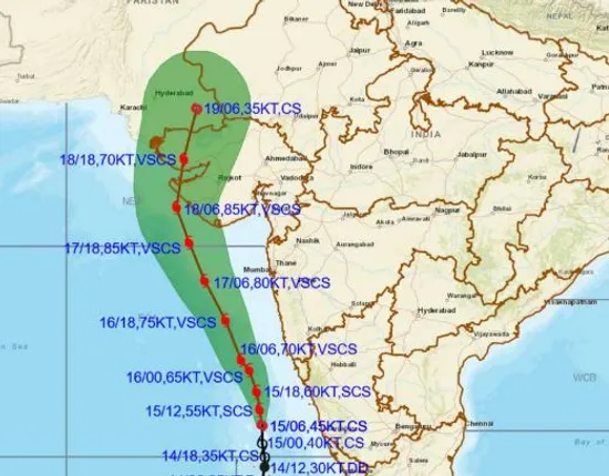 ଭୀଷଣ ସାମୁଦ୍ରିକ ବାତ୍ୟାରେ ପରିଣତ ହେଲା ତୌ’ତେ, ମଙ୍ଗଳବାର ସକାଳେ ଗୁଜୁରାଟ ଉପକୂଳ ଅତିକ୍ରମ କରିବ