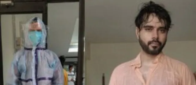 ତୁମ ସେବାକୁ ସଲାମ ଡାକ୍ତରବାବୁ: ପିପିଇ କିଟ ପିନ୍ଧି ୧୫ ଘଣ୍ଟା ଡ୍ୟୁଟି କରିବା ଦେଖନ୍ତୁ କିଭଳି ଅବସ୍ଥା ହୋଇଛି