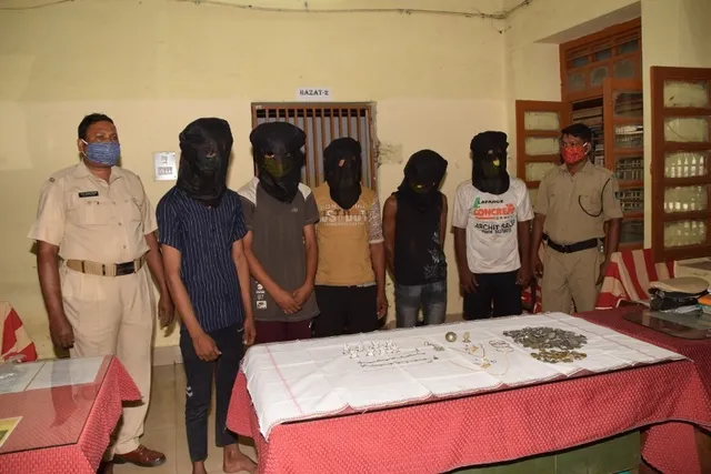 ରେଲୱେ କଲୋନିର ୨ ଘରୁ ଚୋରି: ୫ ଗିରଫ; ସୁନା, ରୁପା ଗହଣା ସହ ରୁପା ମୁଦ୍ରା ଜବତ 