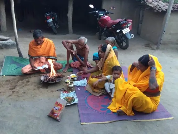 ପ୍ରଶାସନ ହାତ ଟେକିଦେଲା; କରୋନା ନିପାତ ପାଇଁ ଘରେ ଘରେ ହୋମ ଯଜ୍ଞ