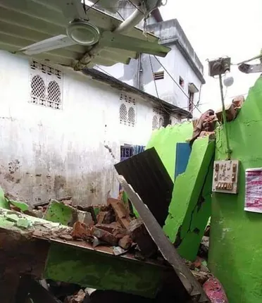 କଟକ ମେହେନ୍ଦୀପୁର ଠାରେ ଭୁଶୁଡ଼ିଲା ଘର କାନ୍ଥ