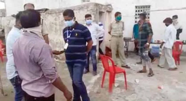 ଭୋଜି କରି ସିଏମ୍‌ସି କର୍ମଚାରୀ ଧରାପଡ଼ିବା ଘଟଣା: ଖସାଇ ଦେବାର ବାଟ ସଫା