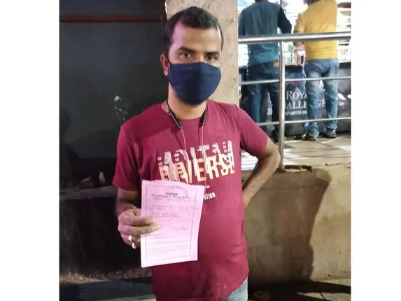 ୫୦ ହଜାର ତଣ୍ଡ ଗଣିଲେ ମଦ ଦୋକାନୀ, ମଦ ବେପାରୀକୁ ବାନ୍ଧିଲେ ମହିଳା