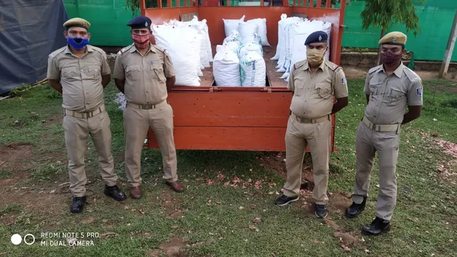 ୩୭୫ କେଜି ଗଞ୍ଜେଇ ସହ ମିନି ଟ୍ରକ୍ ଜବତ