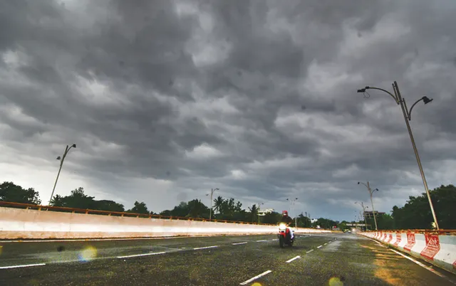 ଆକାଶ ଡରାଇଲା; ବର୍ଷା, ପବନ ହେଲାନି