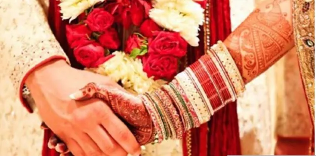 ଜୟମାଳା ପୂର୍ବରୁ ଫେରାର ହେଲା ବର, ବରଯାତ୍ରୀ ସହିତ ଆସିଥିବା ଯୁବକ କନ୍ୟାକୁ କଲେ ବିବାହ