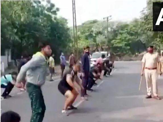 ଲକଡାଉନ ସମୟରେ ବାହାରେ ବୁଲିବା ମହଙ୍ଗା ପଡ଼ିଲା; ପୁଲିସ ଦେଲା ପାନେ