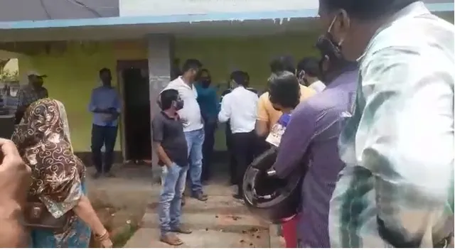 ଚାନ୍ଦବାଲିର ଏକ ଘରୋଇ ସ୍କୁଲ କର୍ତ୍ତୃପକ୍ଷଙ୍କ ନାଁରେ ଛାତ୍ରଛାତ୍ରୀଙ୍କୁ ଶୋଷଣ କରୁଥିବା ଅଭିଯୋଗ