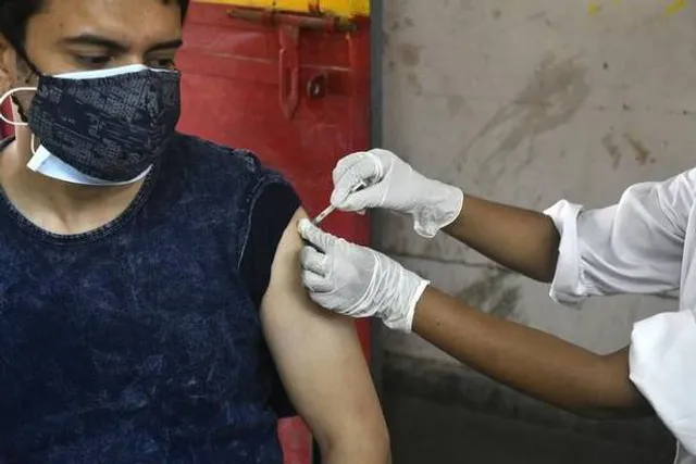 ଖୁବଶୀଘ୍ର ଶହେ ପ୍ରତିଶତ କୋଭିଡ ଟିକାକରଣ ଲକ୍ଷ୍ୟ ପୂରଣ କରିବ ଓଡ଼ିଶା, ଏଯାଏଁ ୪.୩କୋଟି ଲୋକଙ୍କୁ ଦିଆଯାଇଛି ଟିକା