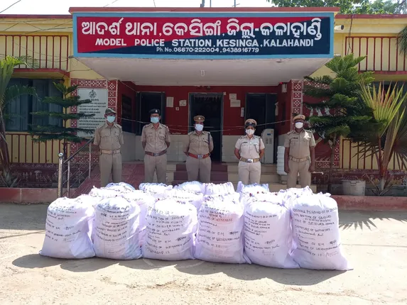 ଥାନାରେ ଥିବା ଦୁର୍ଘଟଣାଗ୍ରସ୍ତ ଗାଡ଼ିରୁ ସାଢେ ୫ କୁଇଣ୍ଟାଲ ଗଞ୍ଜେଇ ଜବତ