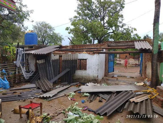 କାଳ ବୈଶାଖୀରେ ଘର ଛପର ଉଡ଼ିଲା