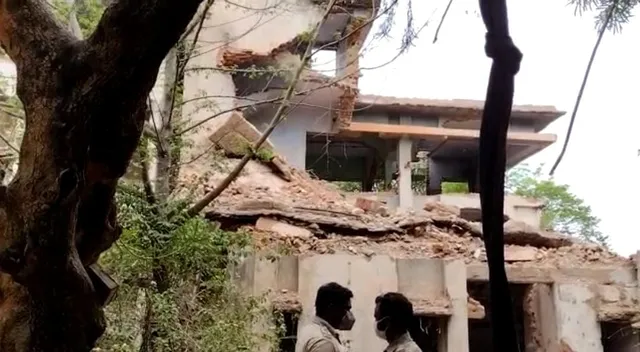 ଭୁଶୁଡ଼ିଲା ପରିତ୍ୟକ୍ତ କୋଠା, ବର୍ତ୍ତିଲେ ସ୍ଥାନୀୟ ଲୋକ