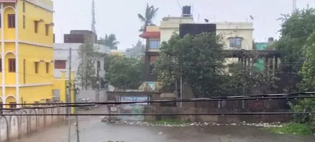 ଭଦ୍ରକ ଜିଲ୍ଲାର ବିଭିନ୍ନ ସ୍ଥାନରେ ୟାସ୍ ବାତ୍ୟାର ପ୍ରଭାବ: ଧାମରାରେ ସମୁଦ୍ର ଅଶାନ୍ତ, ବହୁ ଅଞ୍ଚଳ ଜଳମଗ୍ନ