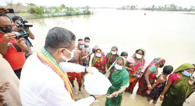 ଆକାଶମାର୍ଗରୁ ବାତ୍ୟାଞ୍ଚଳ ପରିଦର୍ଶନ କଲେ ଧର୍ମେନ୍ଦ୍ର: ବିପର୍ଯ୍ୟୟର ସ୍ଥାୟୀ ମୁକାବିଲା ଉପରେ ଗୁରୁତ୍ବ