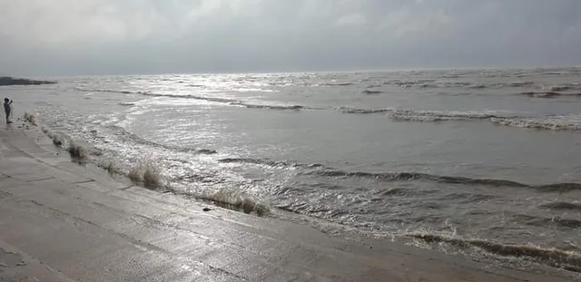 ବାଲେଶ୍ବରରେ ‘ୟାସ୍‌’ର ତାଣ୍ଡବ ଆରମ୍ଭ: ଯୁଦ୍ଧକାଳୀନ ଭିତ୍ତିରେ ମୁକାବିଲା କାର୍ଯ୍ୟ ଜାରି