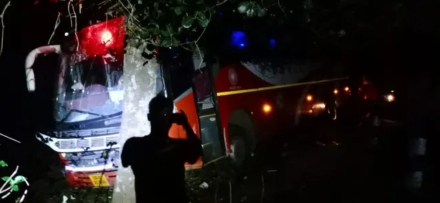 କଟକରୁ ବଲାଙ୍ଗୀର କୋଭିଡ ଡ୍ୟୁଟିରେ ଯାଉଥିବା ଡାକ୍ତରଙ୍କ ଗାଡ଼ି ଦୁର୍ଘଟଣା, ୮ ଡାକ୍ତର ଆହତ