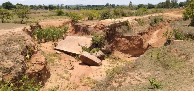 ବର୍ଷାରେ ଧୋଇଗଲା ବ୍ରିଜ୍, ଯୋଗାଯୋଗ ବିଚ୍ଛିନ୍ନ