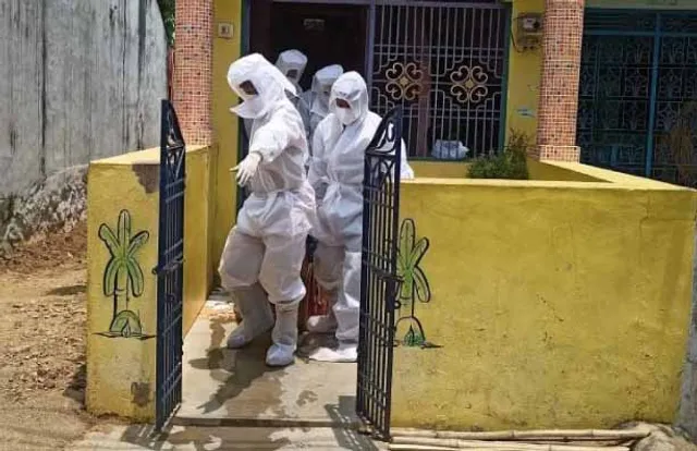 କରୋନା କାରୁଣ୍ୟ : କ‌ରୋନା ଭୟରେ ବାପାଙ୍କ ସମେତ କେହିବି ଛୁଇଁଲେନି, ୧୦ ଘଣ୍ଟା ପଡ଼ି ରହିଲା ଶବ