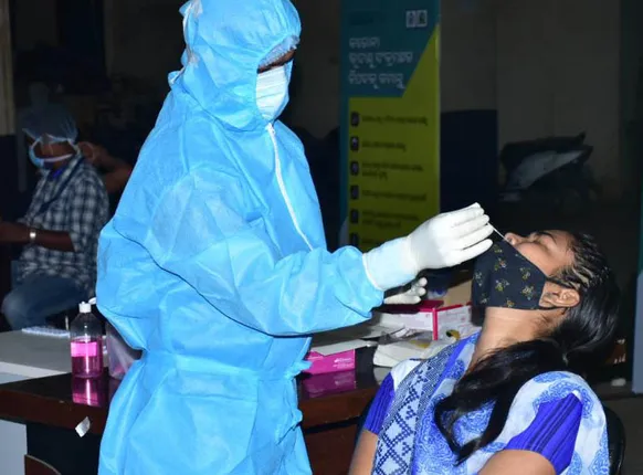 ଲକ୍ଷଣ ଓ ରୋଗାକ୍ରାନ୍ତ ଏବେ ରେଡ୍‌ ଫ୍ଲାଗ୍‌ ଶ୍ରେଣୀର