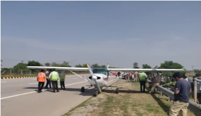 ବୈଷୟିକ ତ୍ରୁଟି ପାଇଁ ଯମୁନା ଏକ୍ସପ୍ରେସ ୱେରେ ଜରୁରୀ ଅବତରଣ କଲା ଟ୍ରେନିଂ ବିମାନ