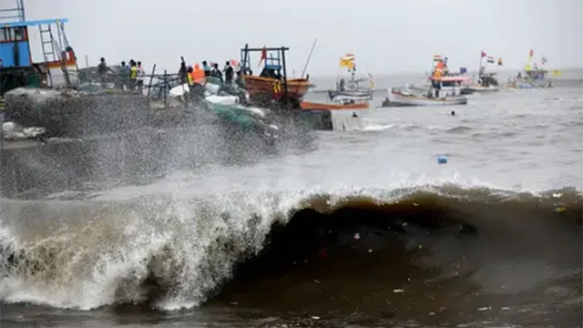 ତୌକ୍‌ତେ ବାତ୍ୟାରେ ସୌରାଷ୍ଟ୍ର ଅଞ୍ଚଳ ଧ୍ବସ୍ତ: ୧୩ ମୃତ, ୧୬୫୦୦ ଘର ଧ୍ବସ୍ତ