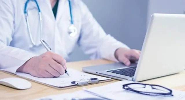 ସମ୍ବାଦ ଗ୍ରୁପ୍‌ ପକ୍ଷରୁ ‘ବିପଦର ବନ୍ଧୁ’ କାର୍ଯ୍ୟକ୍ରମ: ଚିକିତ୍ସା ପରାମର୍ଶ ଦେଲେ ଡାକ୍ତର