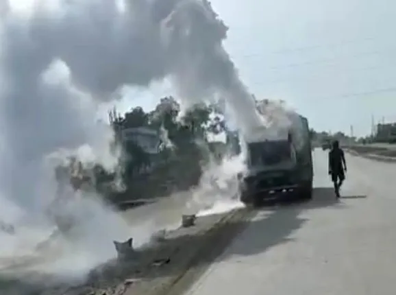 ଓଡ଼ାପଡ଼ା: ୫୫  ନଂ ଜାତୀୟ ରାଜପଥରେ ଯାଉଥିବା ଟ୍ୟାଙ୍କରରୁ ଗ୍ୟାସ୍ ଲିକ୍।