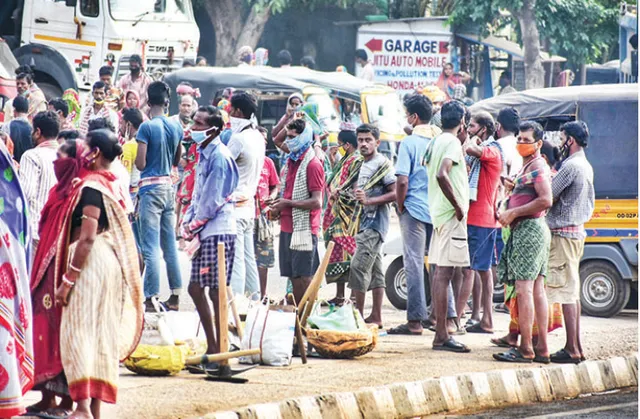 ଆଜି ଶ୍ରମିକ ଦିବସ: ରୋଗ, ଭୋକ ସହ ଲ‌ଢ଼ୁଛନ୍ତି ବଙ୍ଗୀୟ ଶ୍ରମିକ