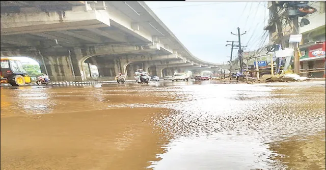 କାମ ଦେଲାନି ଡ୍ରେନ୍‌ ମରାମତି ଓ ସଫେଇ, ରାଜଧାନୀ ରାସ୍ତାରେ ଲହଡ଼ି ମାରୁଛି ବର୍ଷା ପାଣି