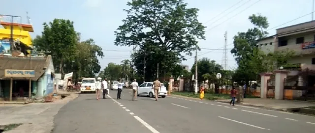 ଘଟଗାଁରେ ପ୍ରଶାସନର ମିଳିତ ଚଢ଼ଉ; ୧୫ ଗାଡ଼ି ଜବତ, ୧୫ ହଜାର ଜରିମାନା ଆଦାୟ