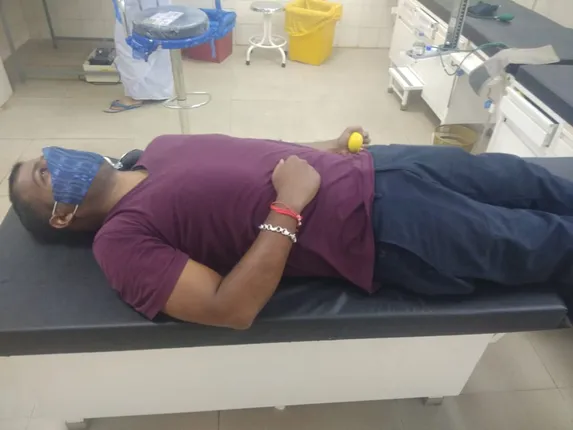 କରୋନାରୁ ନିଜ ଜୀବନକୁ ବଂଚାଇବା ପ୍ରୟାସ ମଧ୍ୟରେ ରକ୍ତ ଯୋଗାଡ଼ କରାଇ ଅନ୍ୟ ଜୀବନକୁ ବି ବଂଚାଉଛନ୍ତି ମନୋହର