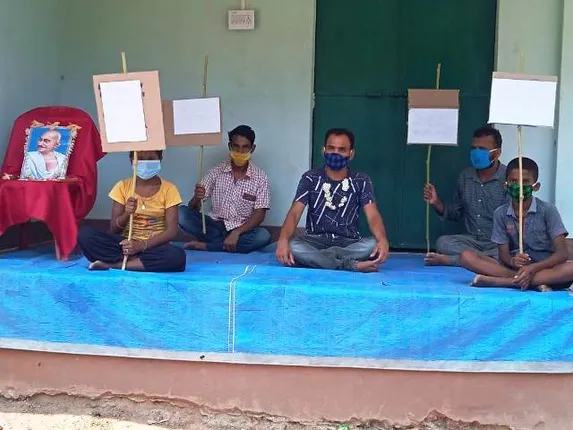 ତେଜିଲା ମଦ ବିରୋଧୀ ଅଭିଯାନ: ଲାଇସେନ୍ସ ବାତିଲ ଦାବିରେ ପ୍ରତୀକ ଅନଶନ, ପ୍ରଭାବିତ ପରିବାରର ୨ ଶିଶୁ ଧାରଣାରେ ସାମିଲ