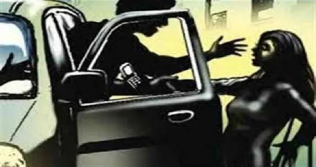 ମା’ ସାମ୍ନାରେ ଝିଅକୁ ଟେକି ନେଲେ, ୨୦ ଲକ୍ଷ ପାଇଁ ମୁଣ୍ଡ ଜାମିନ୍‌