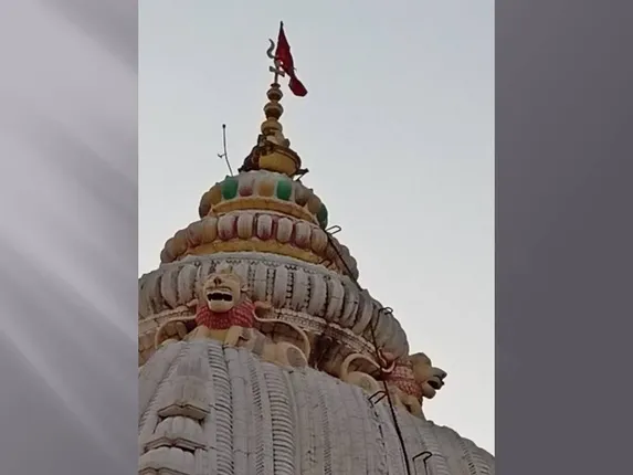 ବଜ୍ରପାତରେ ଦଧିନଉତି ଭାଙ୍ଗିଲା