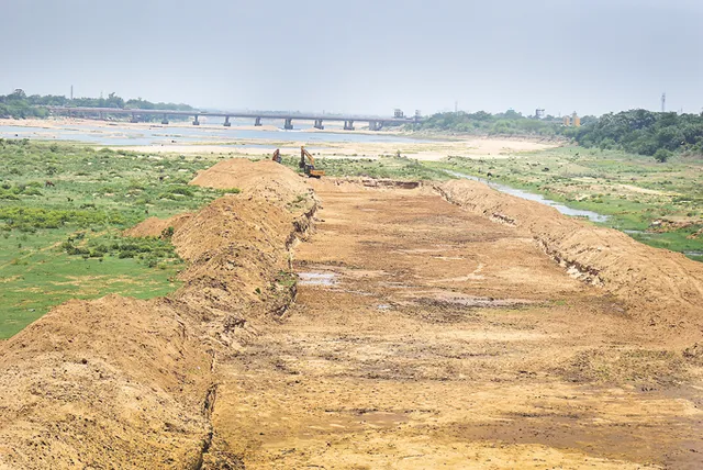 କୁଶଭଦ୍ରାରେ ପୁଣି ଏକ ବିଫଳ ପ୍ରୟାସ: ନାଳ ଖୋଳା ହେଉଛି, ବନ୍ୟା ପୋତୁଛି