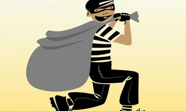 ମହିଳାଙ୍କ ସ୍କୁଟିରୁ ଲୁଟିଲା ନିଶାଡ଼ି, ନାଟକୀୟ ଢଙ୍ଗରେ ଛୁ’ ମାରିଲା